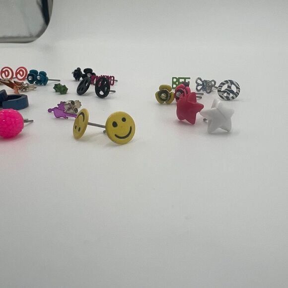 Earring Lot - 20 Pair and 8 Singles of Fun and Funky Stud Earrings - Picture 5 of 11